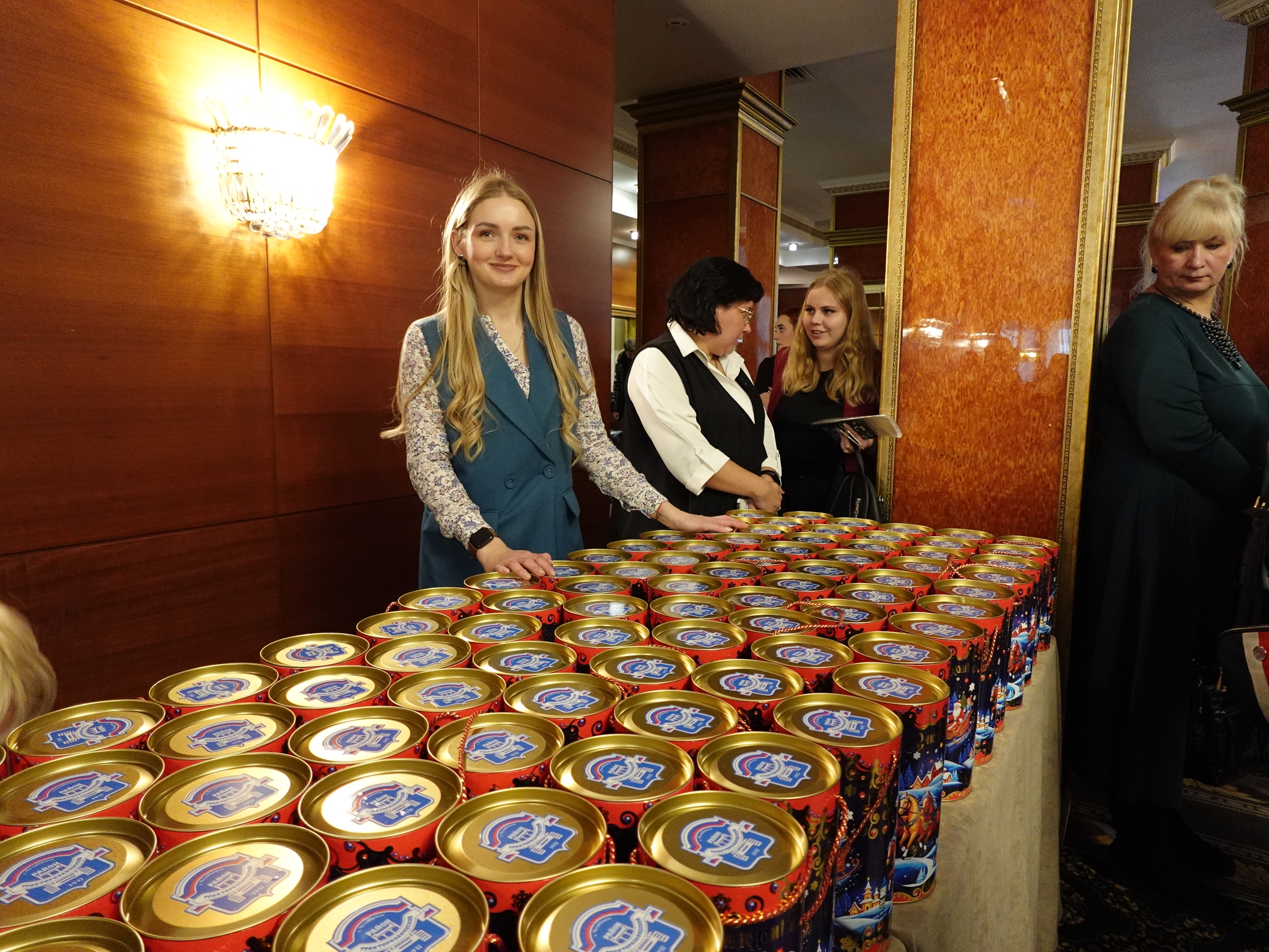 Праздник к нам приходит! Праздник к нам приходит!