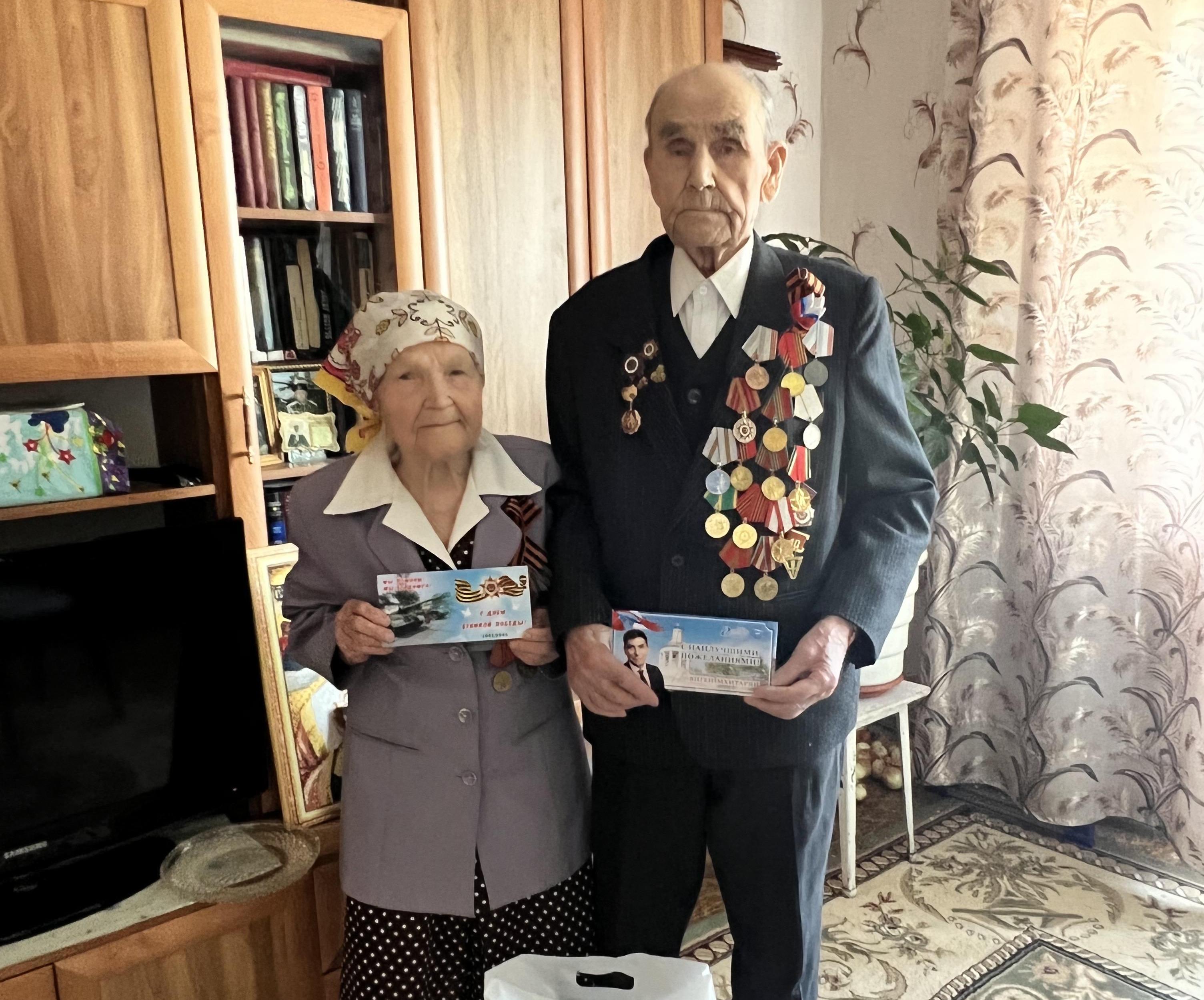 Член партии «Единая Россия» Виген Мхитарян поздравил участников Великой Отечественной войны Тракторозаводского района
