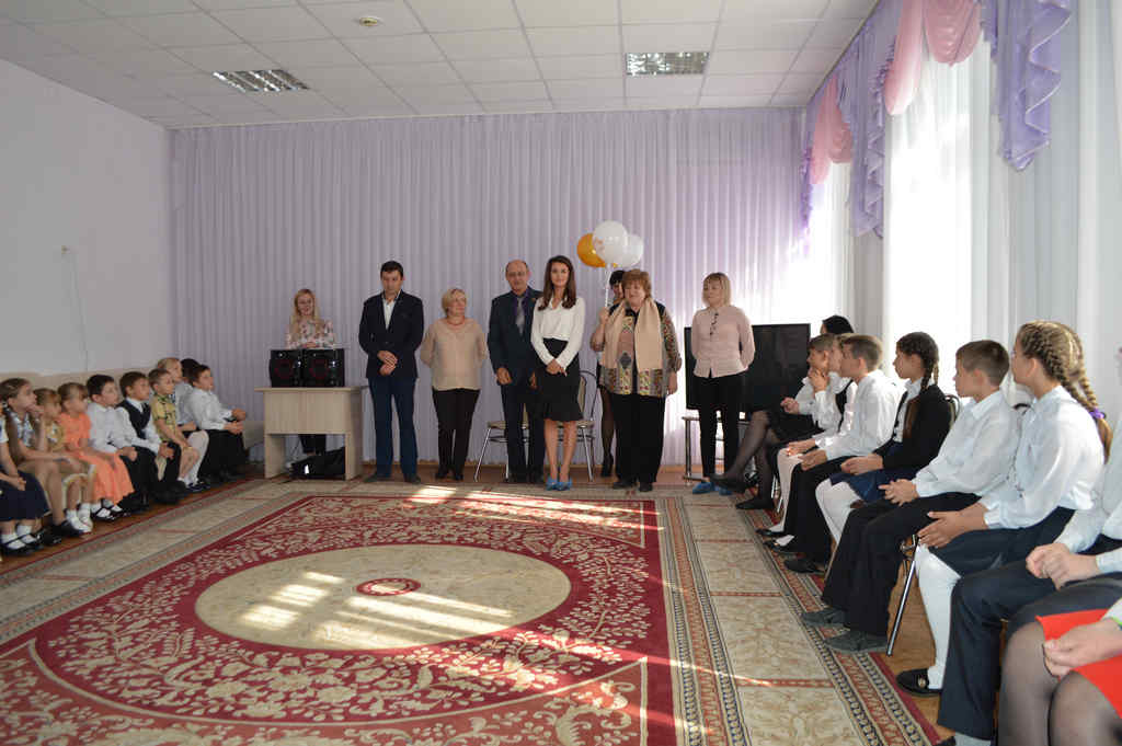 Депутаты поздравили детей в реабилитационном центре  с началом нового учебного года