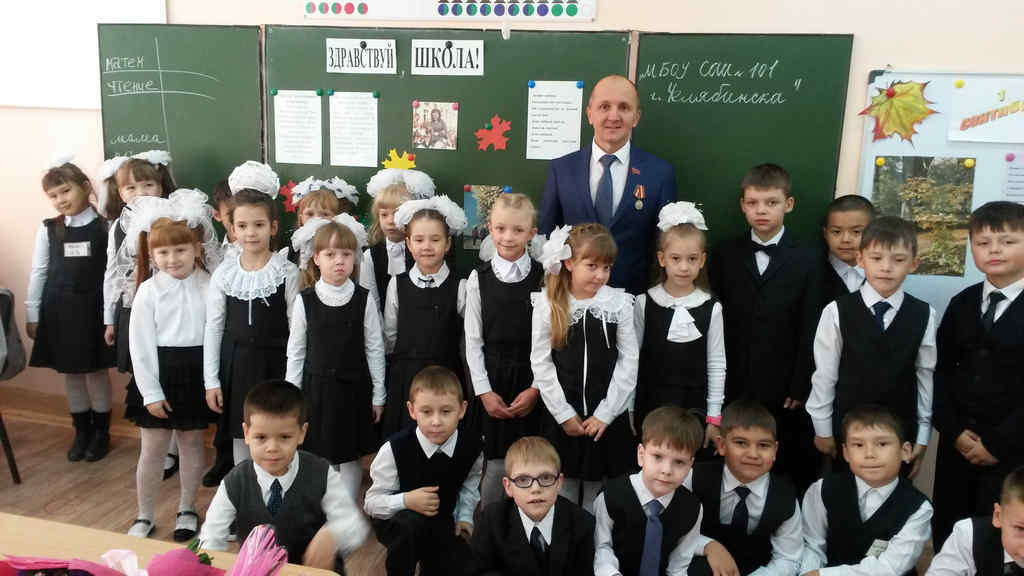 Депутаты-единороссы поздравили школьников с Днем знаний