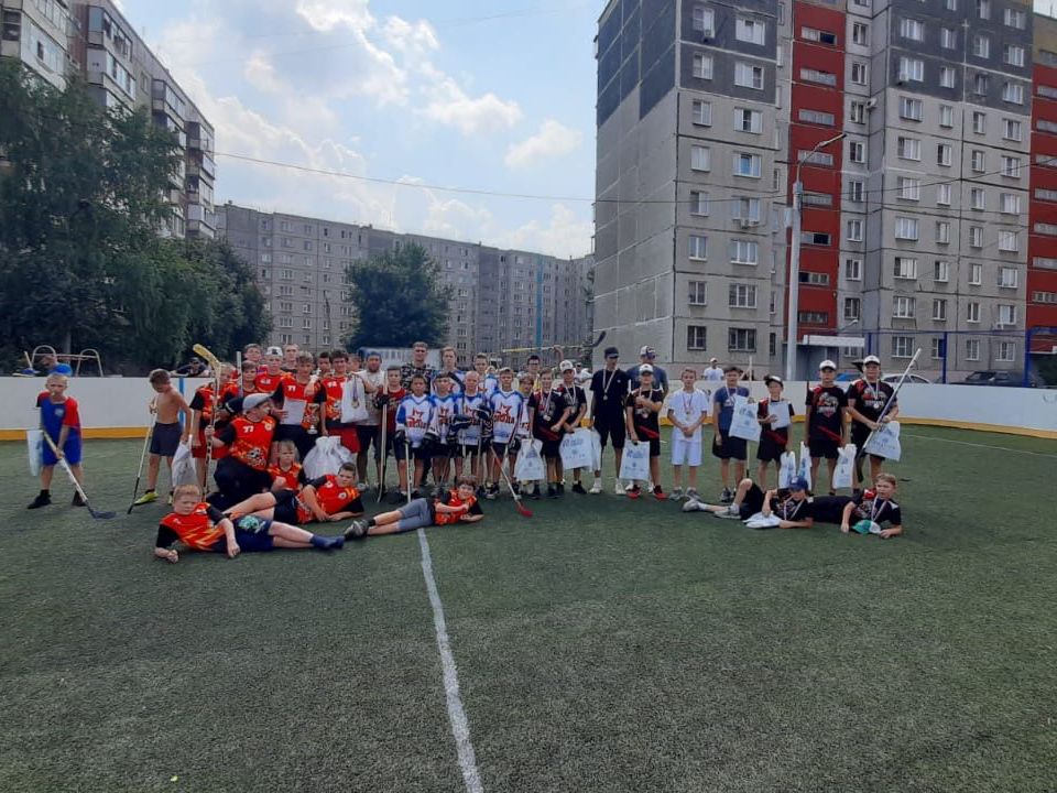 В Тракторозаводском района состоялся Первый областной турнир по хоккею с мячом на траве среди дворовых команд