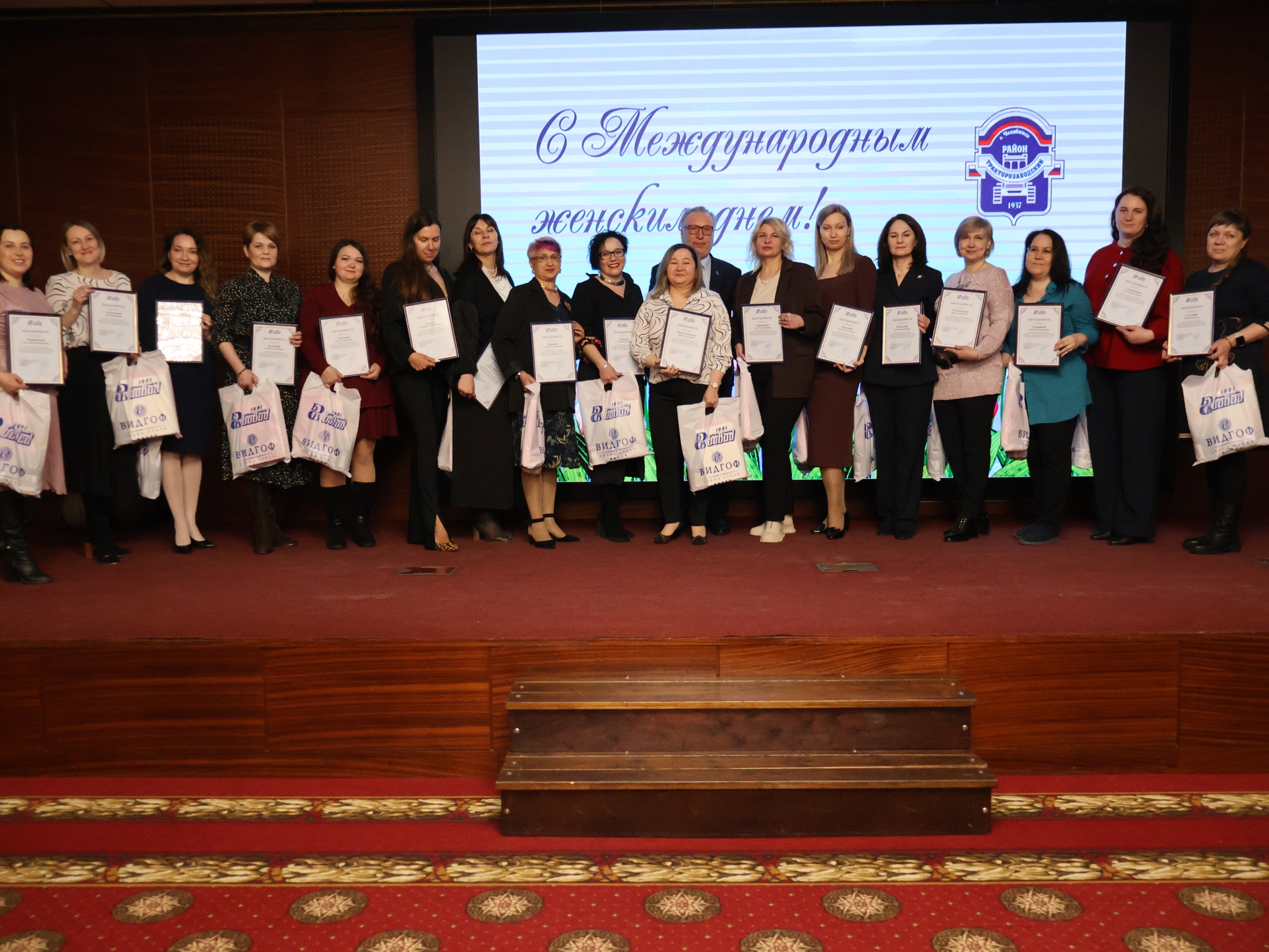 В гранд-отеле «ВИДГОФ» состоялся праздничный концерт, приуроченный к Международному женскому дню