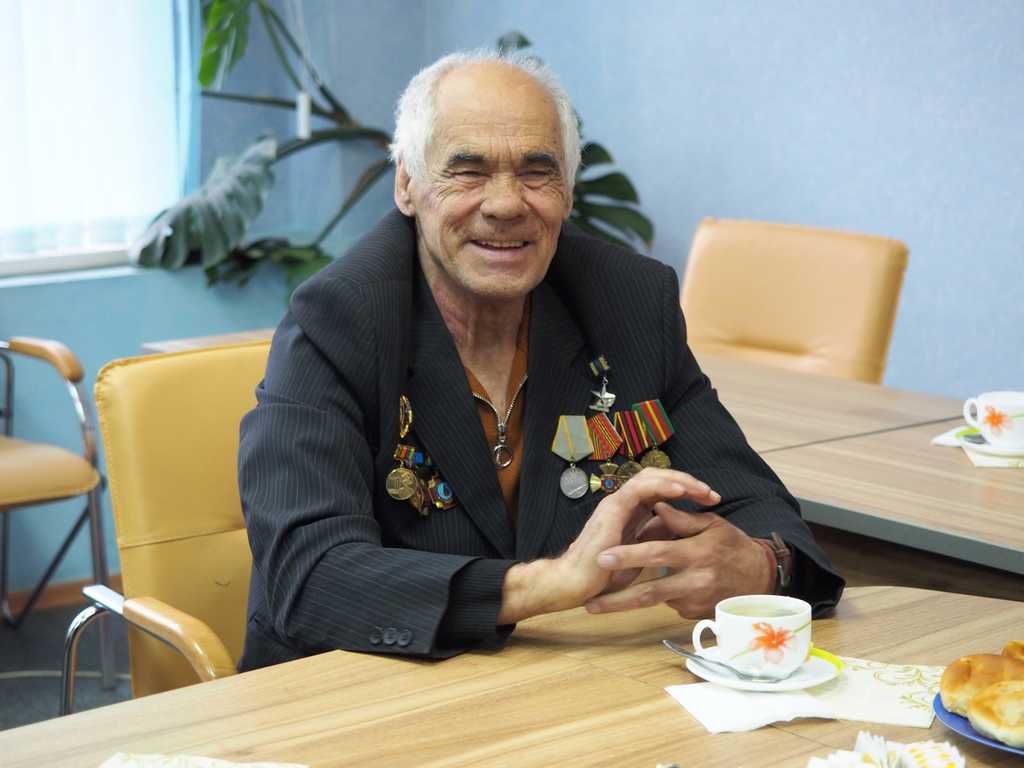 Глава Тракторозаводского района Юрий Кузнецов провёл торжественный приём с участниками ликвидации последствий Чернобыльской катастрофы