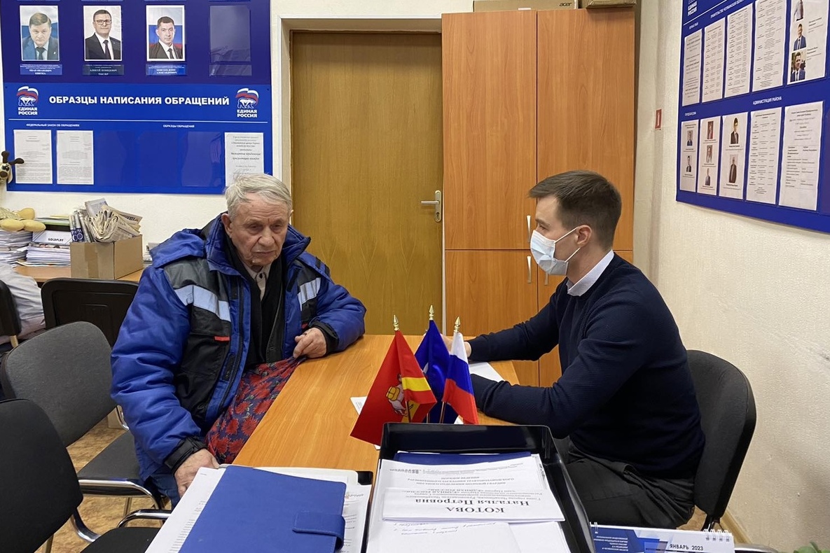 Депутат по избирательному округу № 15 Кирилл Ветхов принял граждан на личном приеме