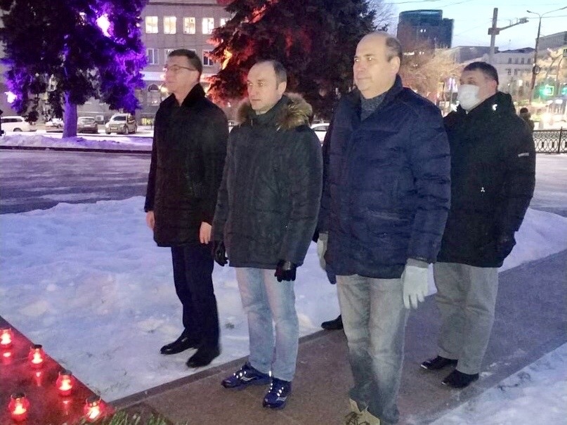 Главы районов почтили память о погибших от взрыва в Магнитогорске