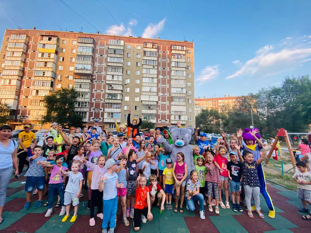 Депутат Челябинской городской Думы Виген Мхитарян  организовал праздник двора для детей своего округа