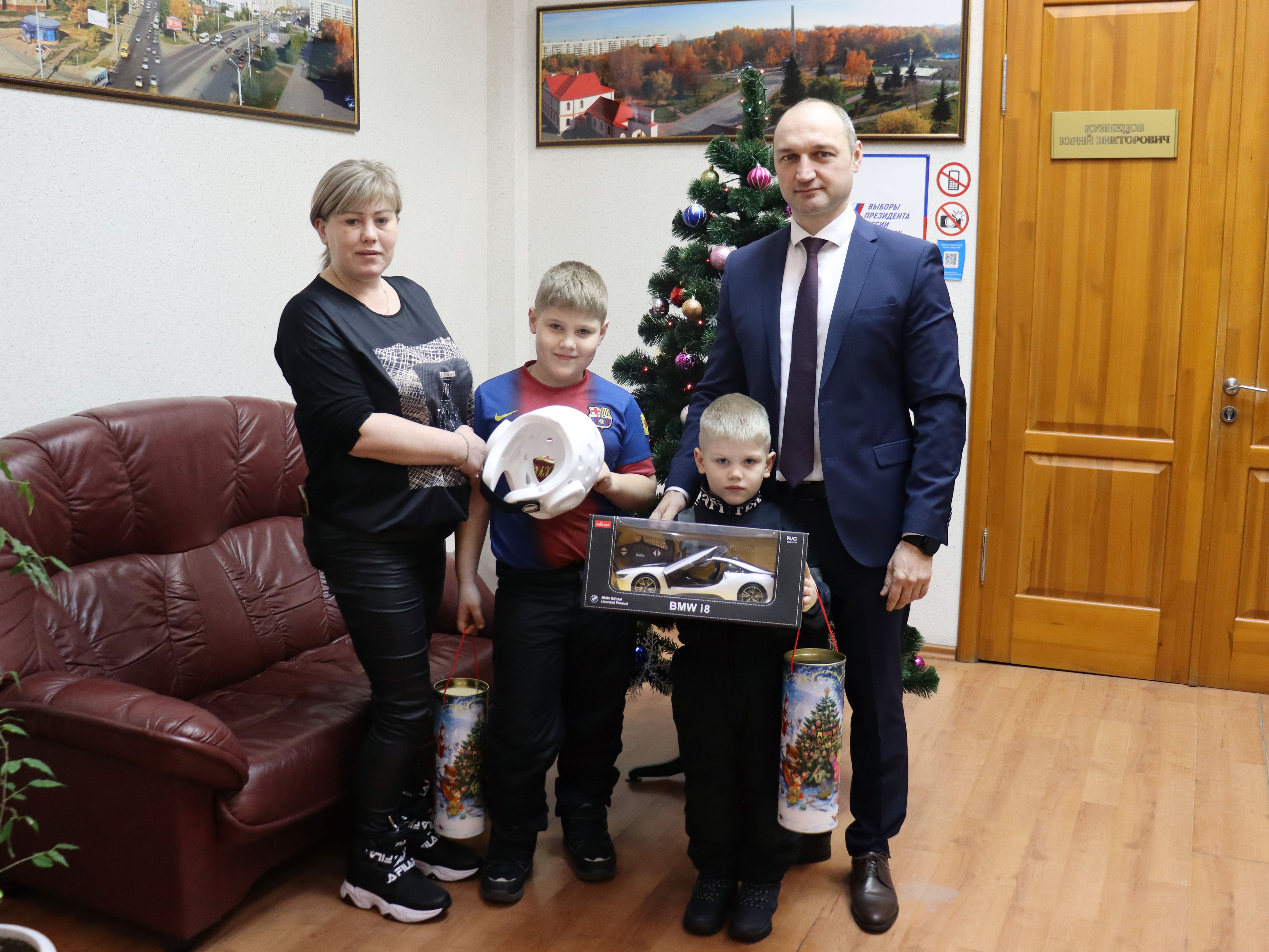 Глава Тракторозаводского района Юрий Кузнецов исполнил новогоднее желание юного тракторозаводца