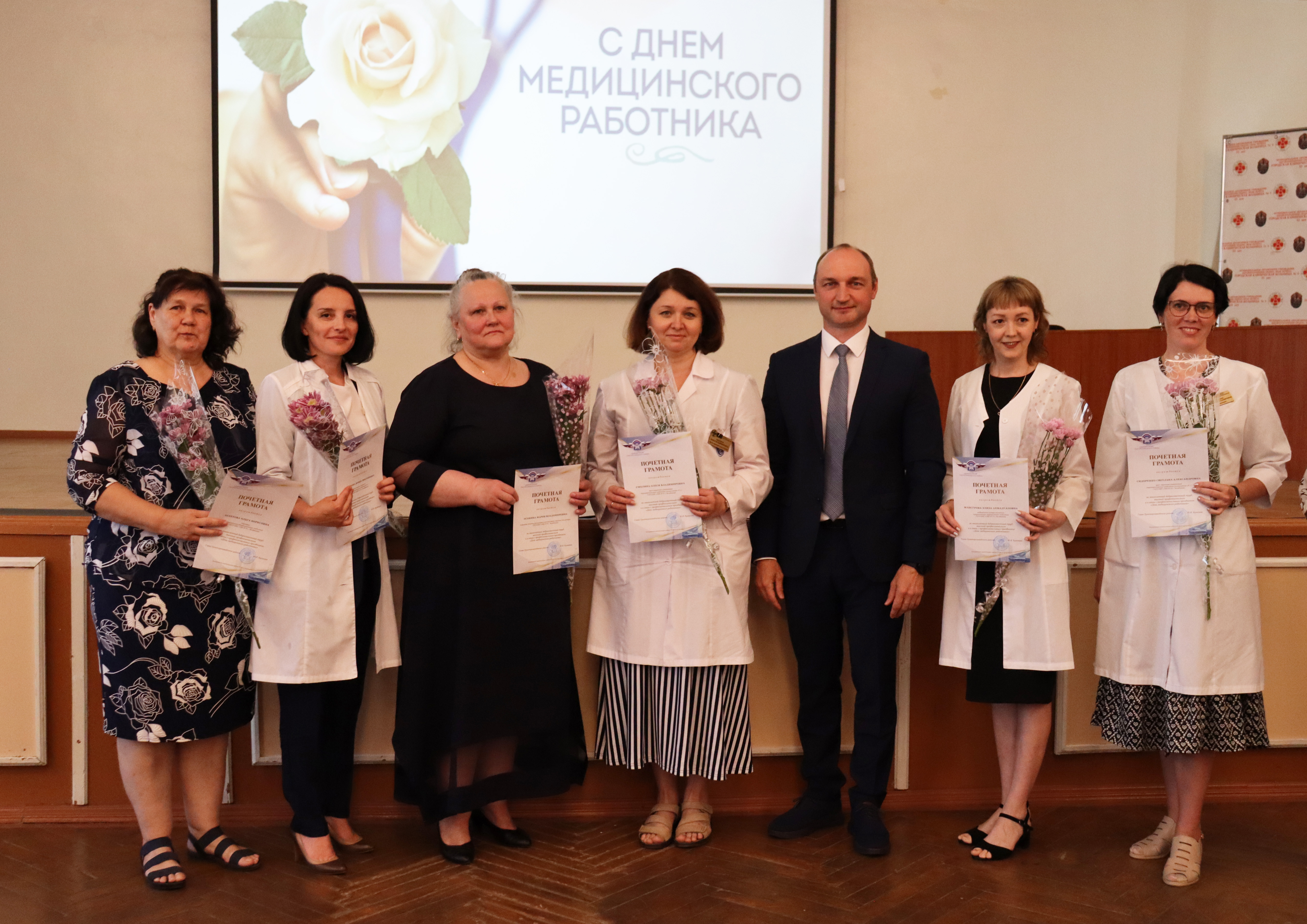 Медицинских работников Тракторозаводского района поздравили с профессиональным праздником
