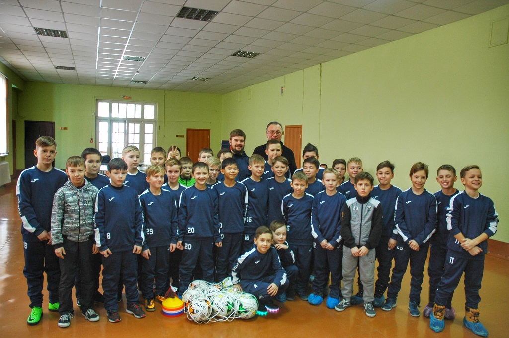 Юные футболисты получили подарки от компании «БОВИД»