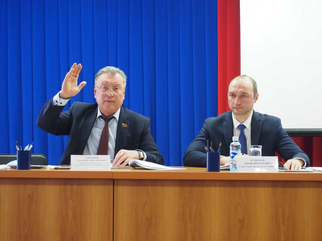 Глава района Юрий Кузнецов принял участие в очередном заседании Совета депутатов Тракторозаводского района