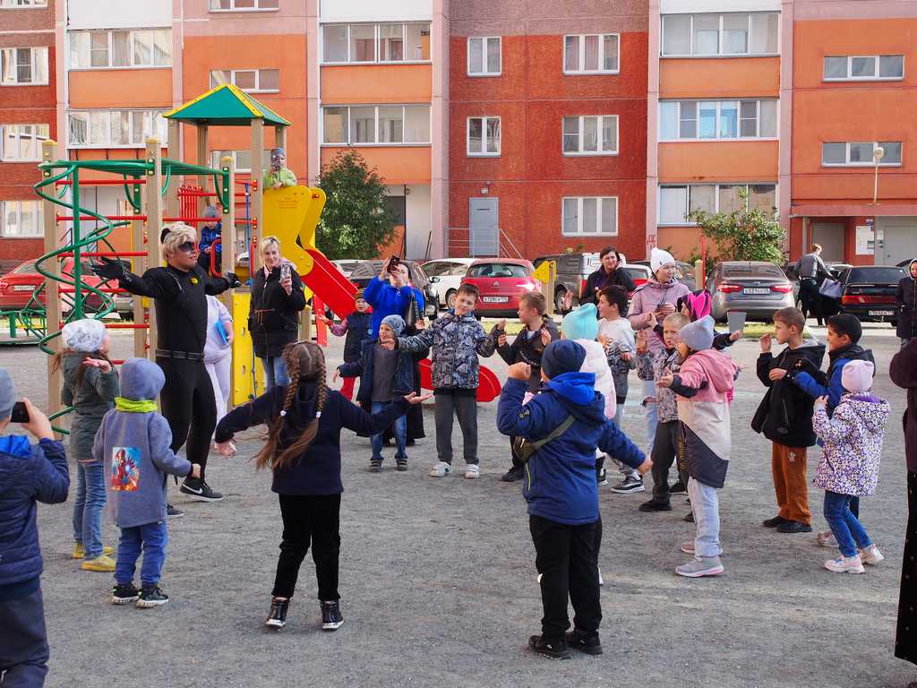 10 сентября 2021 года в Тракторозаводском районе состоялись праздничные мероприятия «День двора», посвященные 285-летию города Челябинска
